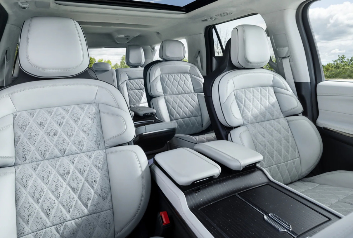 Lincoln-MKT_1.png