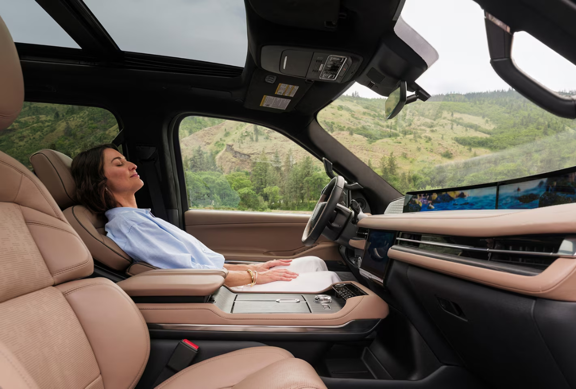 Lincoln-MKT_3.png